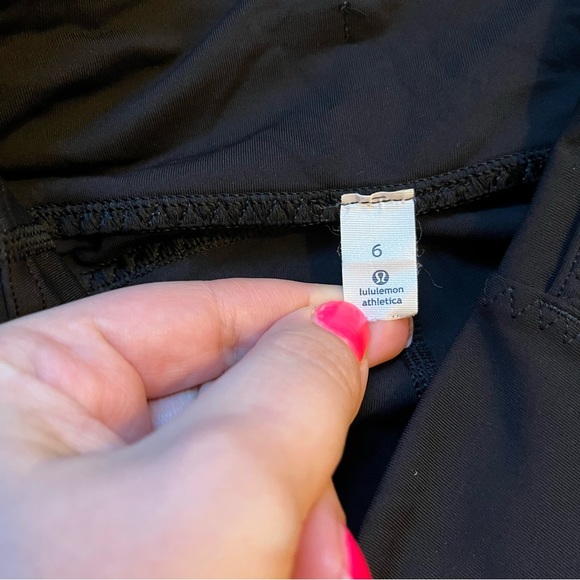 Lululemon black capri length leggings size 6 - Picture 3 of 4